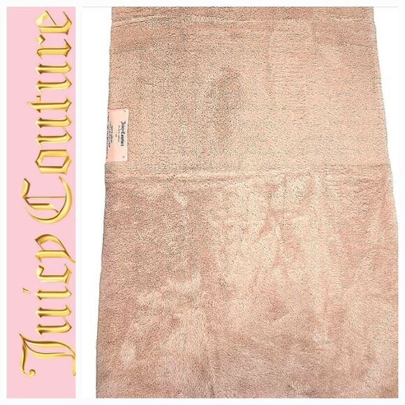 Juicy Couture Home Glitter Infused Plush Accent Rug - Picture 2 of 10